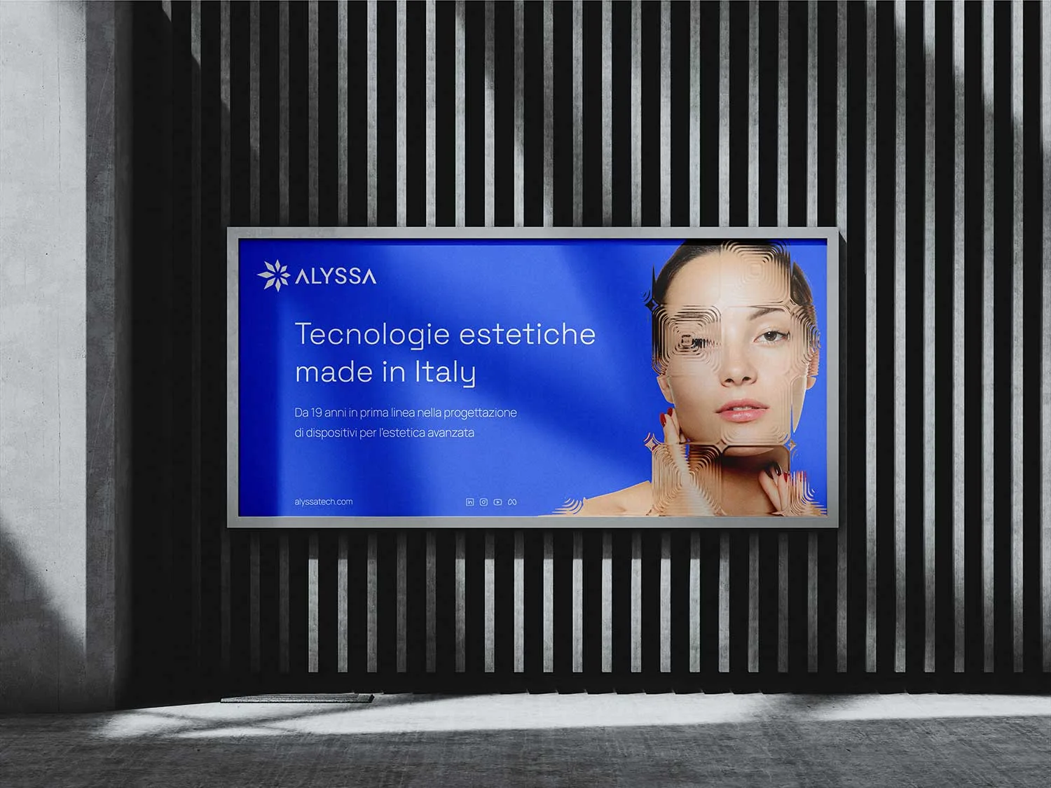 Billboard voor Alyssa met een golvend patroon geïnspireerd op huidcellen